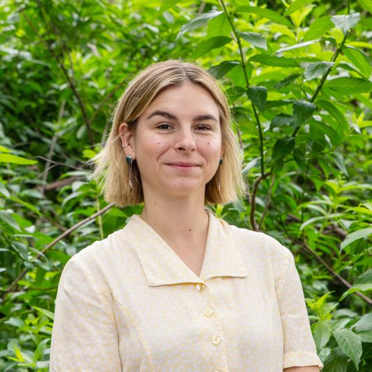 Laura Brusson_Headshot.jpg
