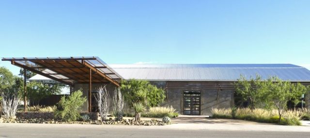 The%20Capri_Porte%20Cochere%20and%20building%20by%20%20Lake%20Flato.jpg
