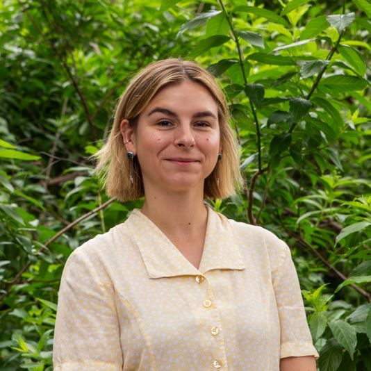 Laura Brusson_Headshot.jpg