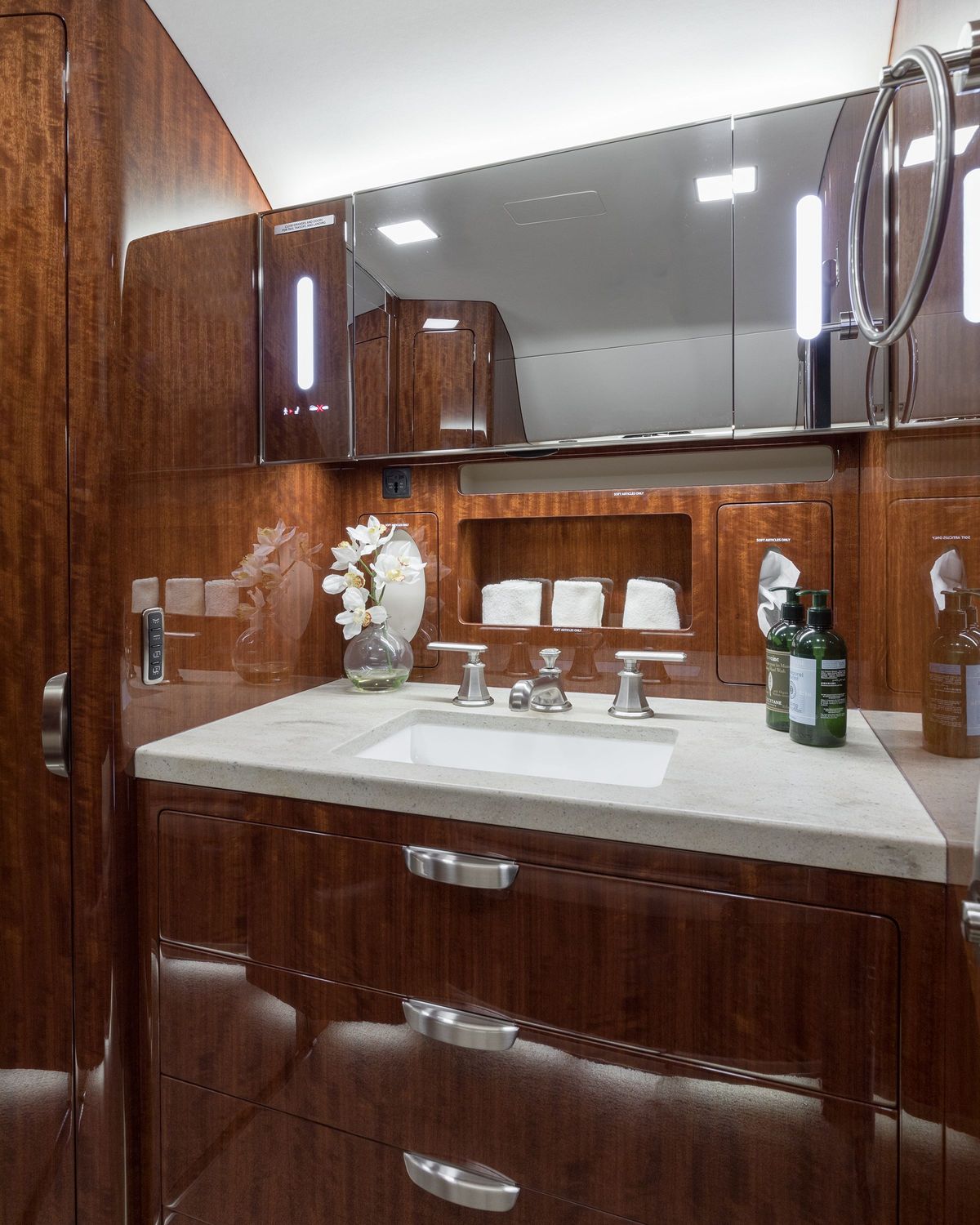N202KR Aft Lav Sink.jpg