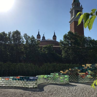 San Giorgio Maggiore, Pae White, Qwalala