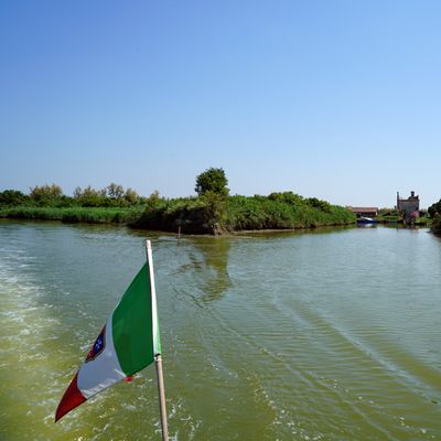 Boating through the Northern Lagoon
