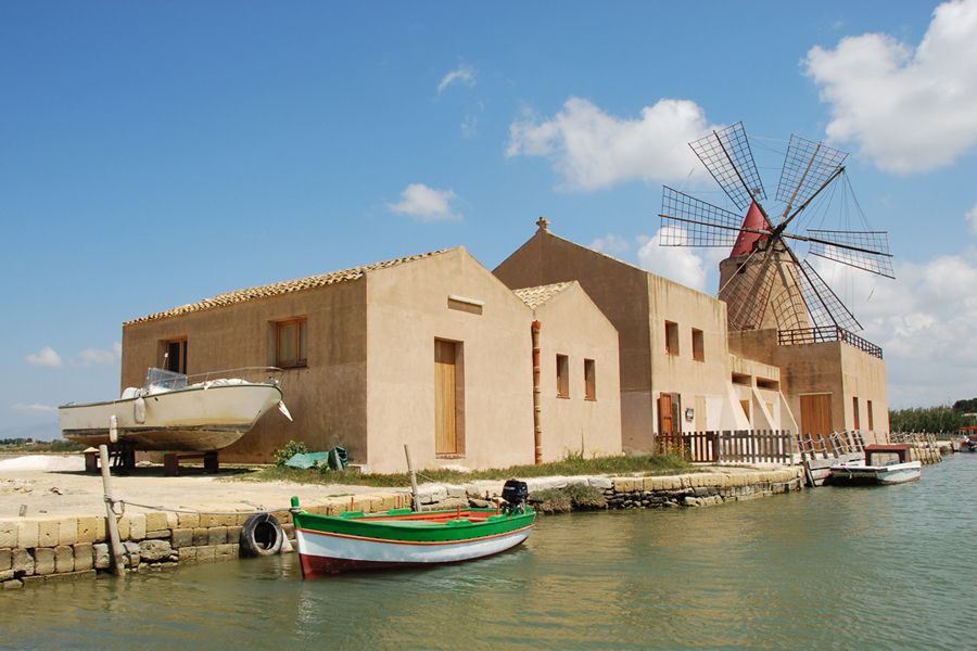 Sicily, Mozia windmill.jpg