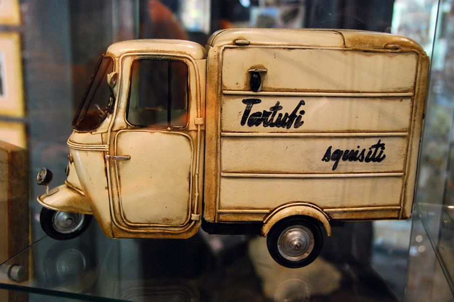 Umbria, tartufo truck.jpg