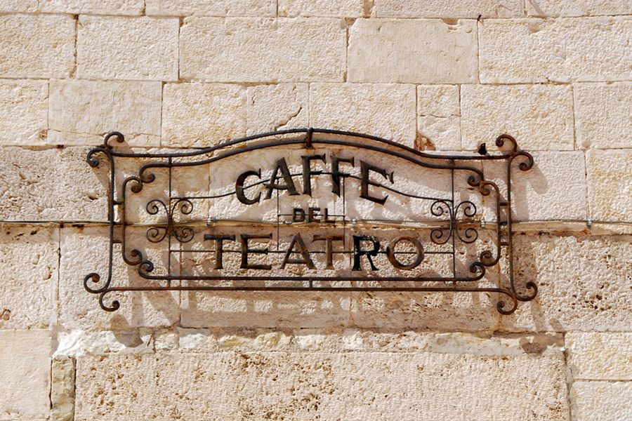 Umbria, cafe del teatro.jpg