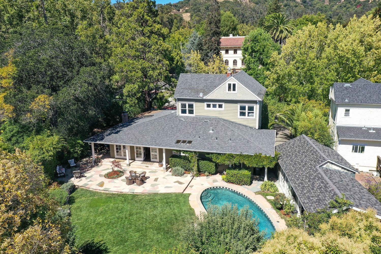 $2,600,000