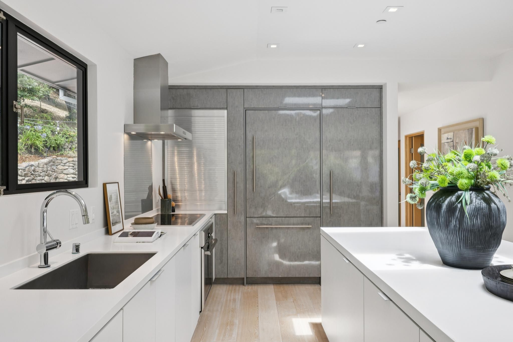 046-299-north-almenar-drive.92129.p3k.030.jpg