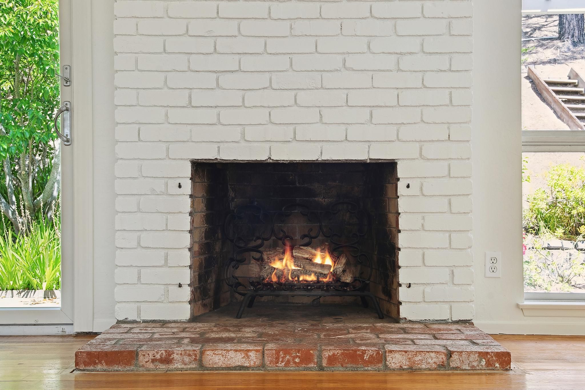 012-83-twelveoak-hill-drive.80610.p2k.010_fire.web.jpg