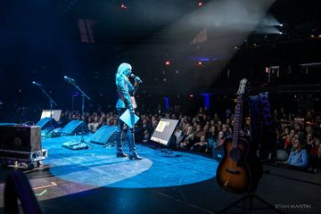 Ginger Leigh hosting & emceeing at ACL Live at the Moody