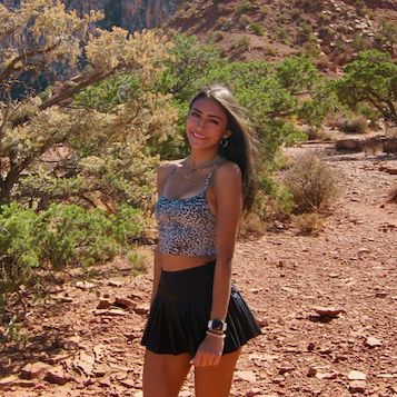 Molly Matthew SQ.jpg