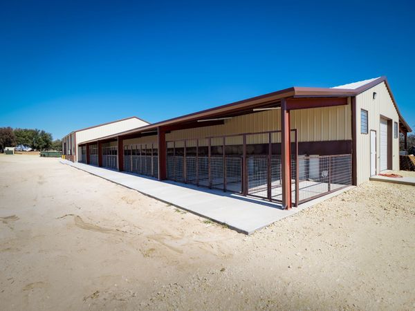 Huckabay ISD Animal Barn and Practice Facility