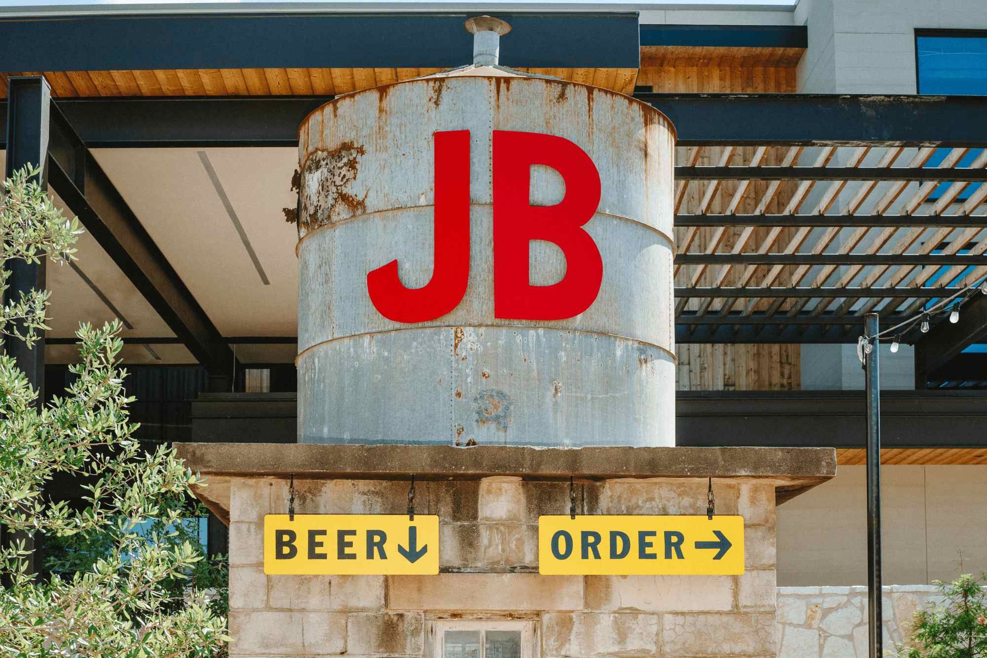 Junebug's BBQ at Albert Hotel