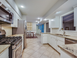 013_Kitchen .jpg