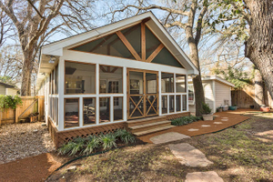 2112 Indian Trail-small-002-rear-666x445-72dpi.jpg