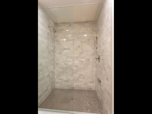 1506 W 13th St 16 Austin TX-MLS_Size-015-2-guest bath2-1024x768-72dpi.jpg