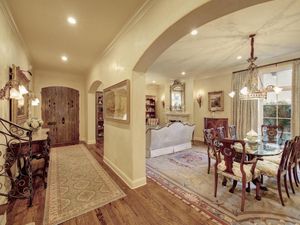 1607 Preston Ave-MLS_Size-030-41-Foyer 002-1024x768-72dpi.jpg