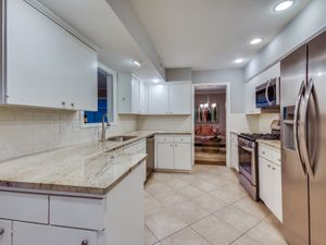 014_Kitchen2.jpg