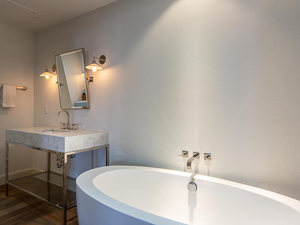 1506 W 13th St 16 Austin TX-MLS_Size-010-10-master bath-1024x768-72dpi.jpg