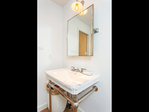 1506 W 13th St 16 Austin TX-MLS_Size-014-4-guest bath-1024x768-72dpi.jpg