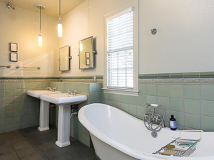 4 Green Ln Austin TX 78703 USA-MLS_Size-023-master bath3-1024x768-72dpi.jpg