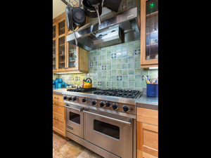 4 Green Ln Austin TX 78703 USA-MLS_Size-019-kitchen7-1024x768-72dpi.jpg