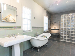 4 Green Ln Austin TX 78703 USA-MLS_Size-025-master bath-1024x768-72dpi.jpg