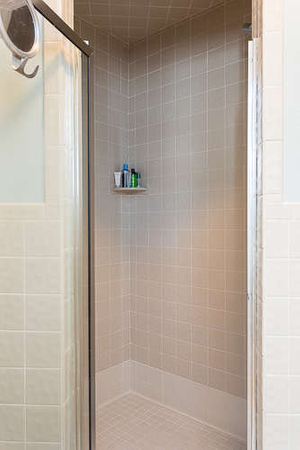 2112 Indian Trail-small-015-master bath2-334x500-72dpi.jpg