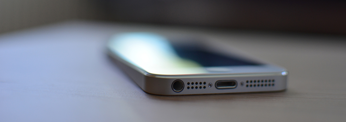 iphone(bleed).jpg