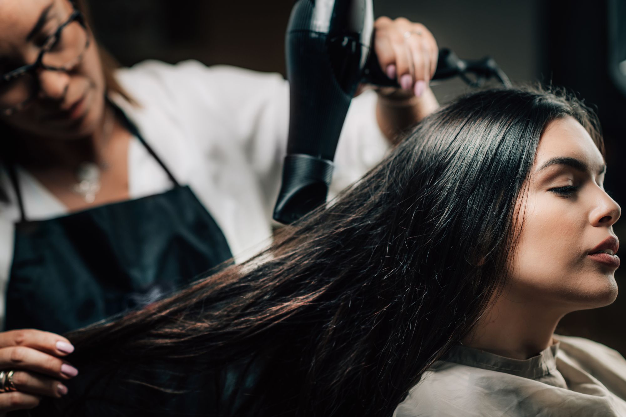 hair-salon-hairdresser-drying-hair-FJ6XAZ9.jpg