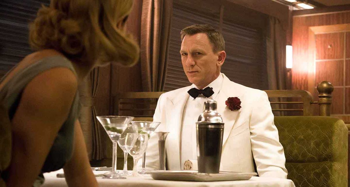 James-Bond-white-Tuxedo.jpg
