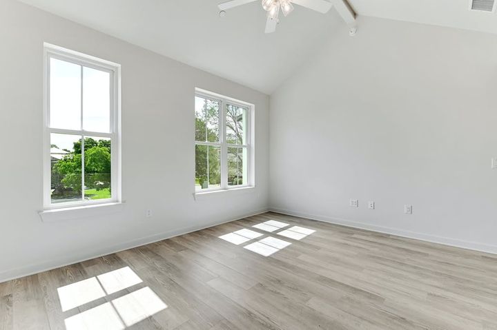 012-381734-305 W Third St 2 12_10276173.jpg