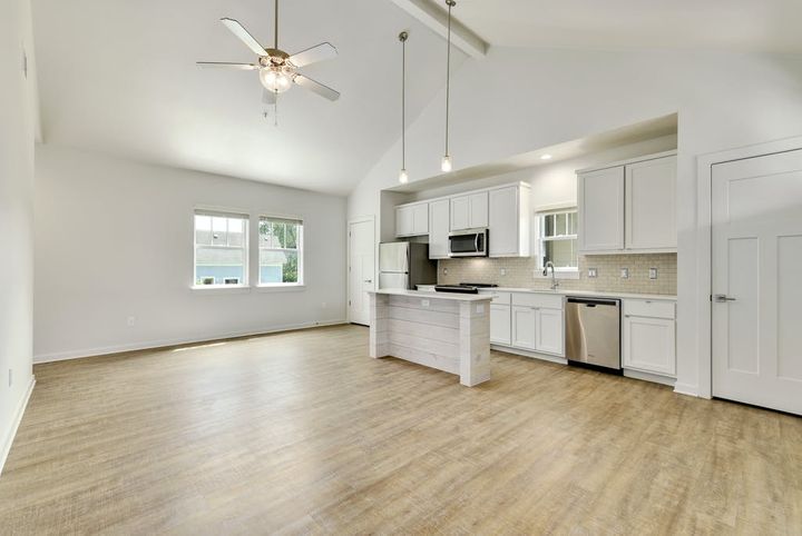 Open kitchen / living 008-381732-215 Rock St_10158275.jpg