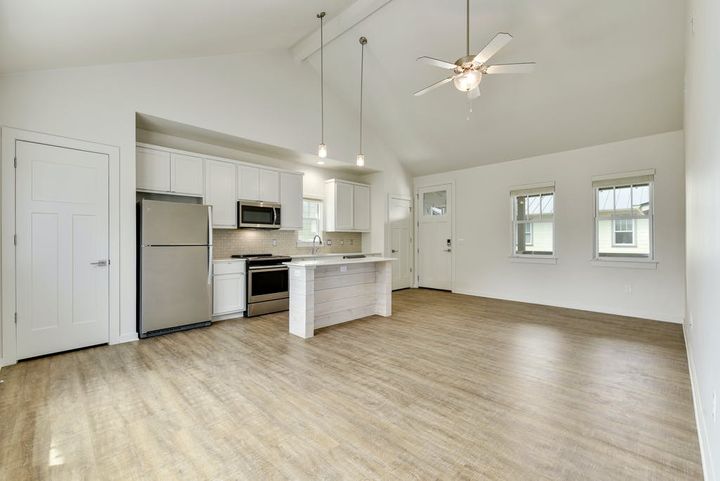 Open kitchen / living 009-381732-215 Rock St_10158282.jpg