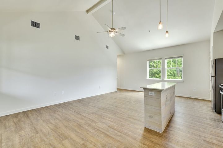 Kitchen / Living, Vaulted ceiling 010-381732-215 Rock St_10158286.jpg