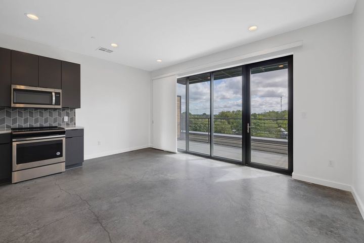 Lofts - open floorplan 008-395536-109 w 2nd-008_10699668.jpg