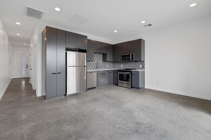 RiverPlace Lofts 007-395536-109 w 2nd-007_10699664.jpg