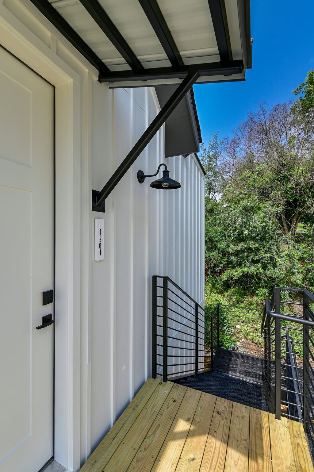 006-381734-305 W Third St 2 06_10276153.jpg