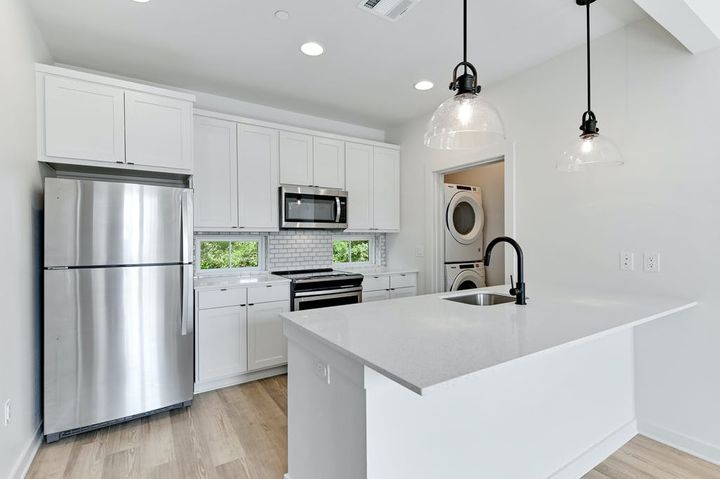 013-381734-305 W Third St 2 13_10276175.jpg