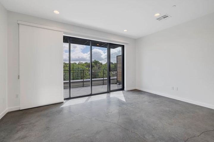 Lofts - living 009-395536-109 w 2nd-009_10699673.jpg