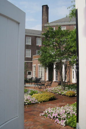 The Tidewater Inn is the perfect event venue for weddings, corporate meetings and special events. tidewater inn courtyard