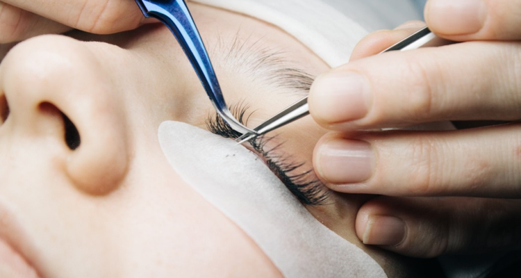 Herdis Lash Extensions.png