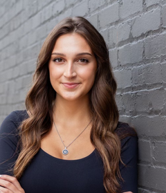 Gia-564x858-Website-Headshot.png