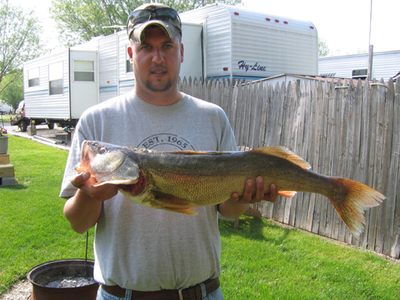 Big_Walleye_Catch_32inces_L.jpg