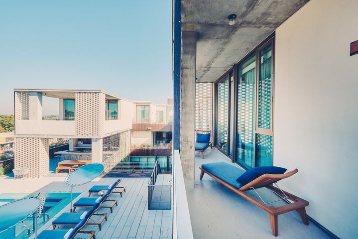 Poolside Premier Suite pool overlook