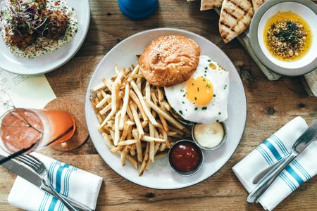 Cheeseburger_CNS_Spencer Davis (1).jpg