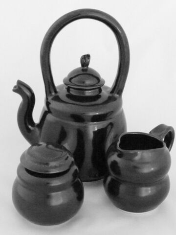 karen-hembree-tenmoku-teapot-with-creamer-and-sugar-oxidation.jpg