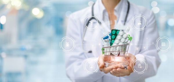 Image of a healthcare professional showing different kinds of medication Medication Therapy Management