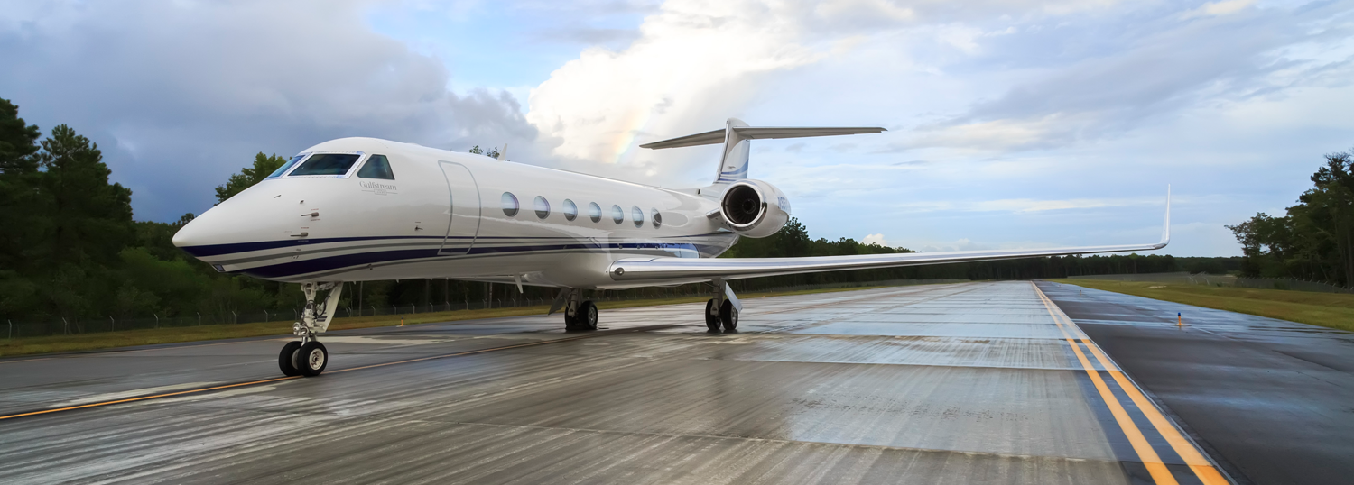 J-(ACQUISITIONS-BUY-AN-AIRCRAFT)-Gulfstream_G550_Ground_3.jpg