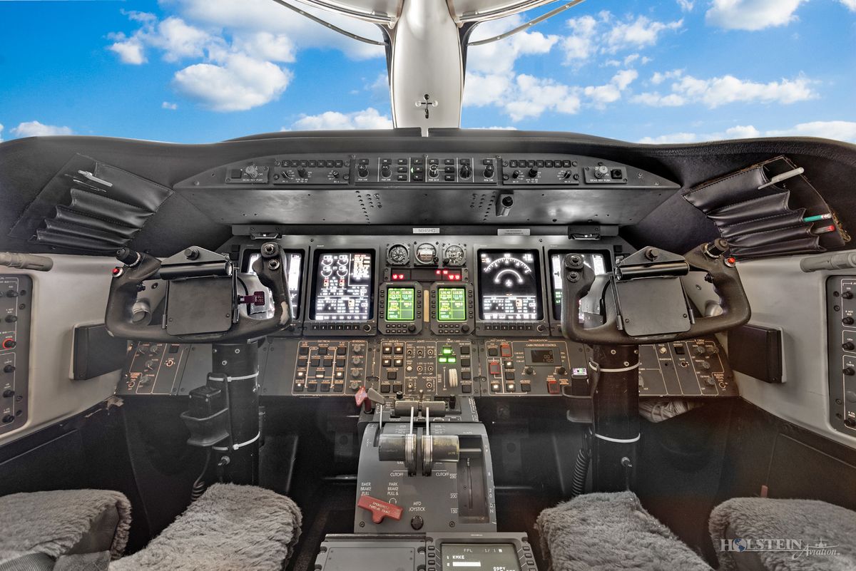 2000 Learjet 45 - SN 45-109 - N945HC - INT - Cockpit RGB.jpg