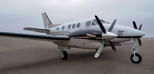 LJ-1977-2010-Beech-King-Air-C90GTx-N967BE-Exterior-Right-Quarter-Front-View-RGB-web.jpg